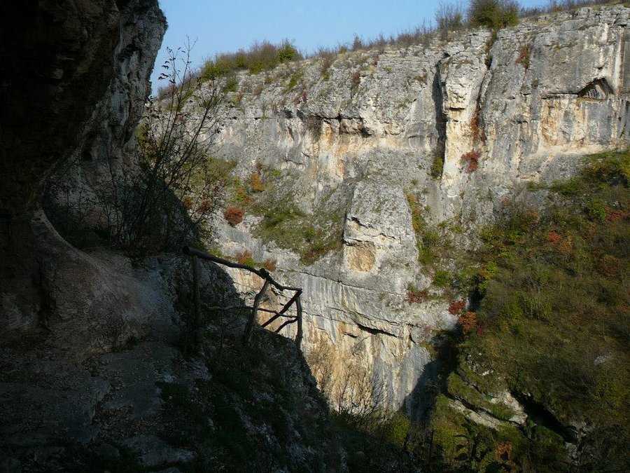 Местност Задънен дол - Карлуково