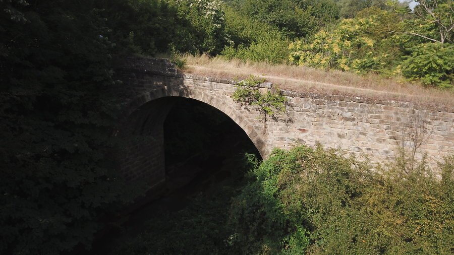 Стар каменен мост - Роман