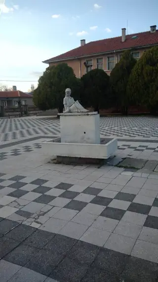 Централен площад - с. Блатец — Блатец