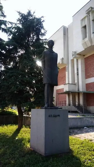 Паметник на Пейо Яворов - Стралджа — Стралджа
