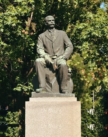 Гроб паметник на Иван Вазов  - София
