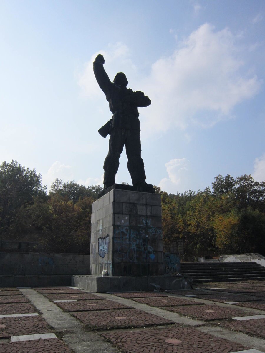 Паметник на Александър Пипонков - Чапай - Белово