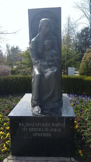 Паметник от признателните арменци - Бургас — Бургас