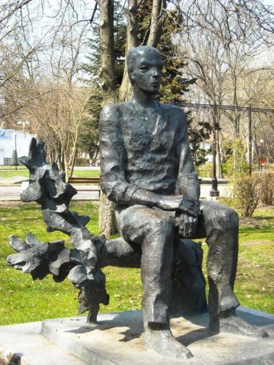 Паметник на Христо Фотев - Бургас