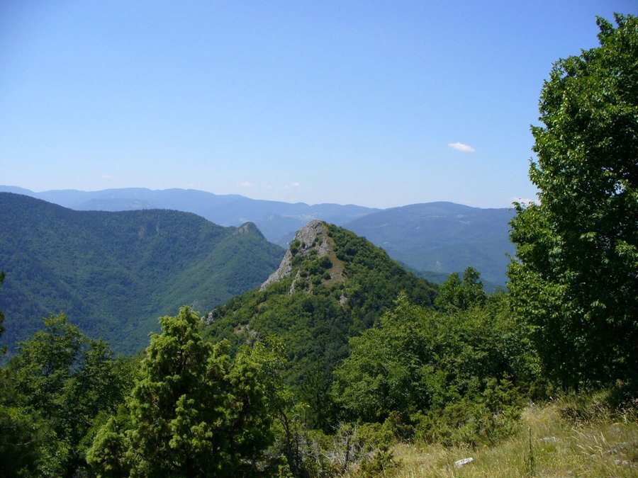 Резерват "Червената стена"