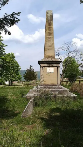 Партизански паметник - с. Струпец — Струпец
