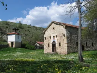 Черквата "Света Троица" - Комшица — Комщица