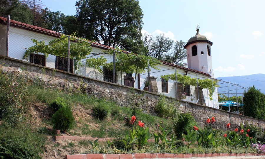 Църква "Света Великомъченица Неделя" - Дебращица