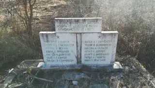 Паметник на убитите Септемврийци - с. Бъта — Стрелча