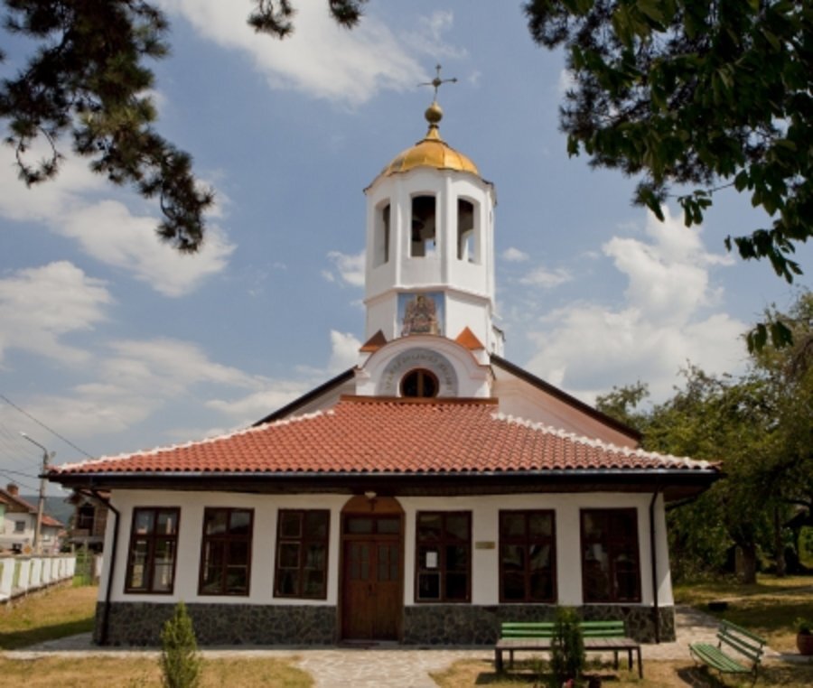 Църква "Свети Архангел Михаил" - Етрополе