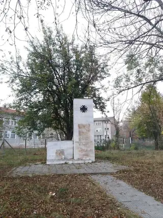 Паметник на загиналите във войните - с. Петко Славейков — Петко Славейков