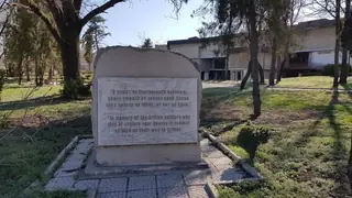 Паметна плоча на британски войници - Девня — Девня