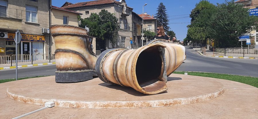 Гигантските обувки - Пещера