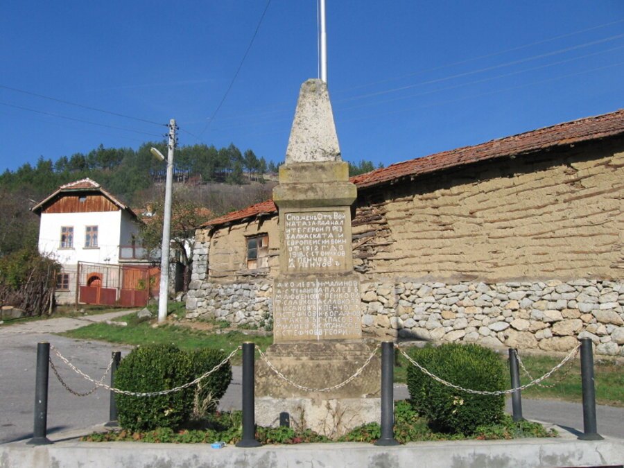 Войнишки паметник - Брезе