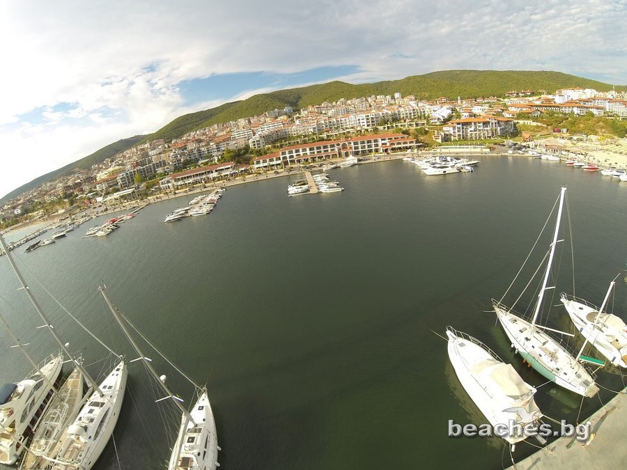 Плаж при яхтеното пристанище - Свети Влас
