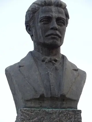 Бюст-паметник на Васил Левски - с.Пчеларово — Пчеларово