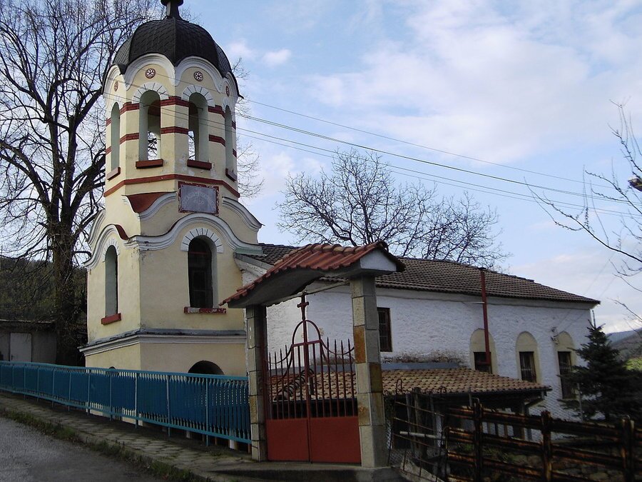 Храм "Св. Богородица" - с.Писаница