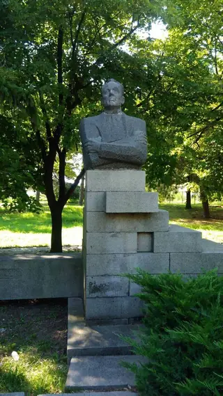 Бюст-паметник на Станьо Василев Попов - Нови пазар — Нови пазар