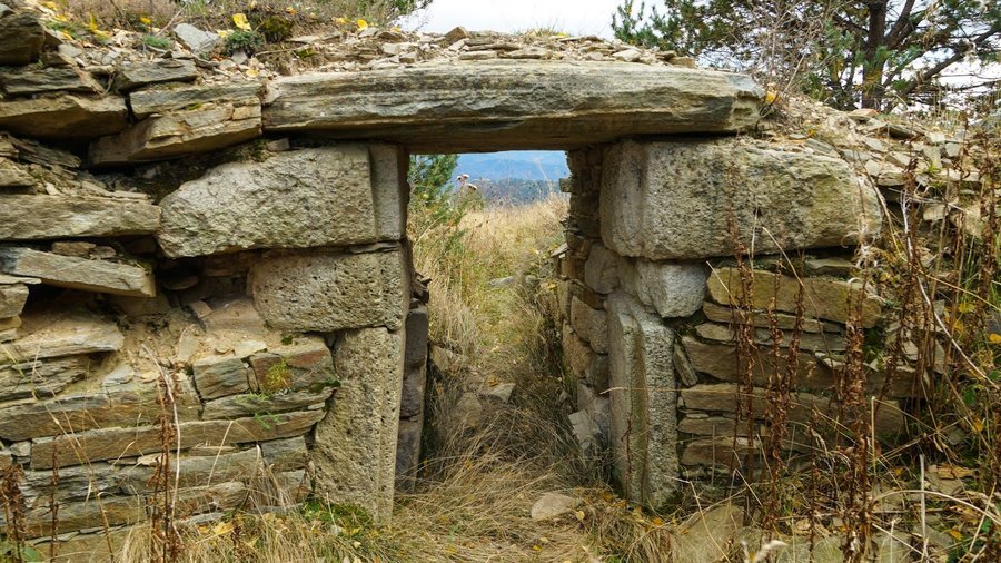 Равногорски тракийски могили - Равногор — снимка