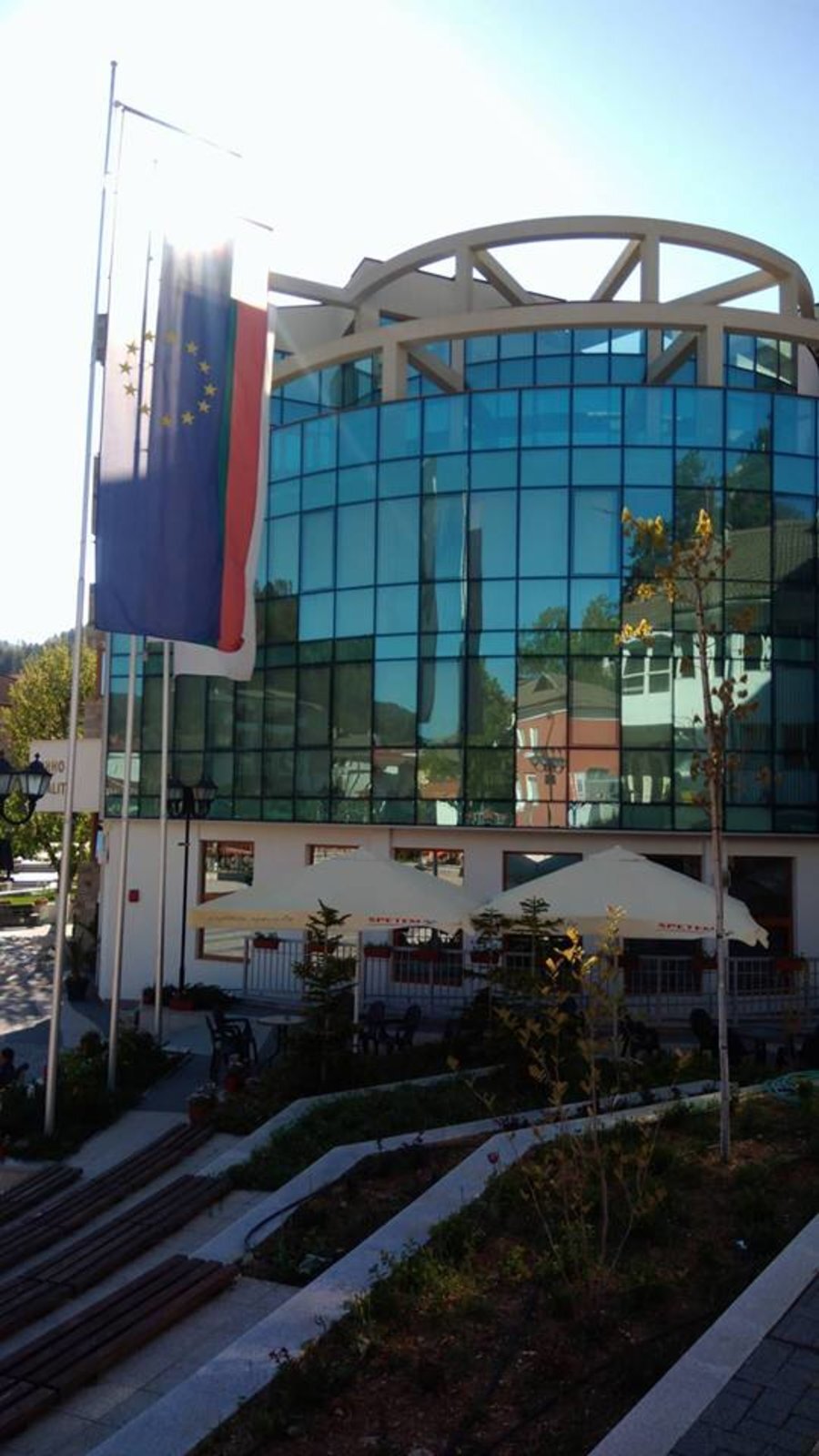 Сградата на Община Неделино