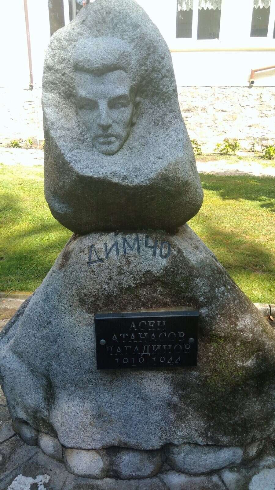 Паметник на Асен Лагадинов (Димчо) - Разлог