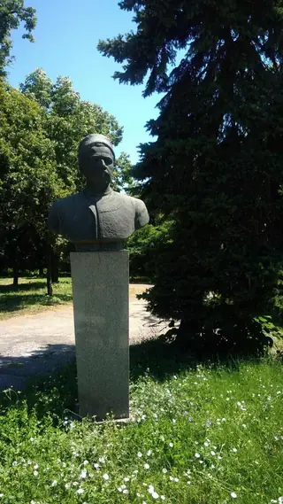 Бюст-паметник на Кънчо Чамов - Стара Загора — Стара Загора