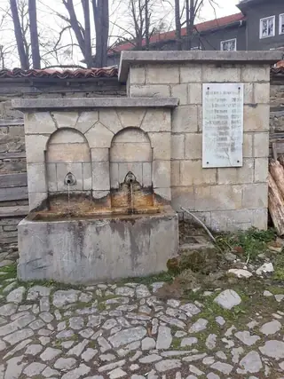 Чешма с паметна плоча - с. Жеравна — Жеравна