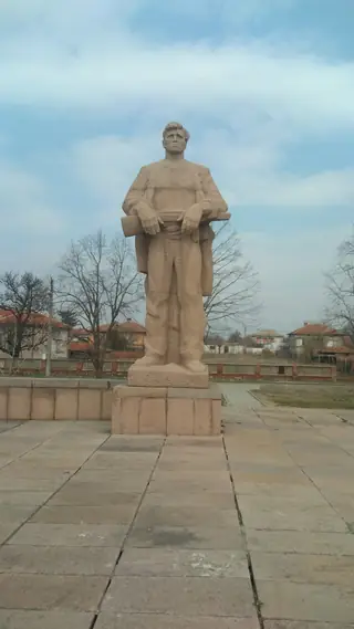 Партизански паметник - с. Оризово — Оризово