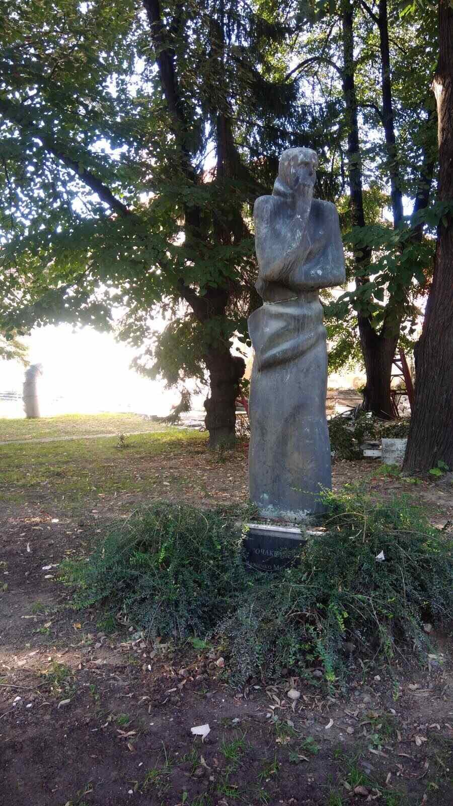 Пластика "Очакване" - Велинград