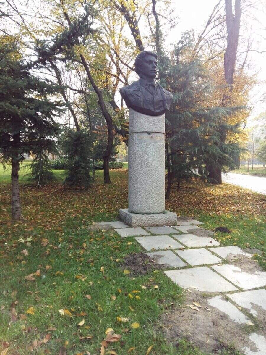 Бюст-паметник на Васил Левски - София