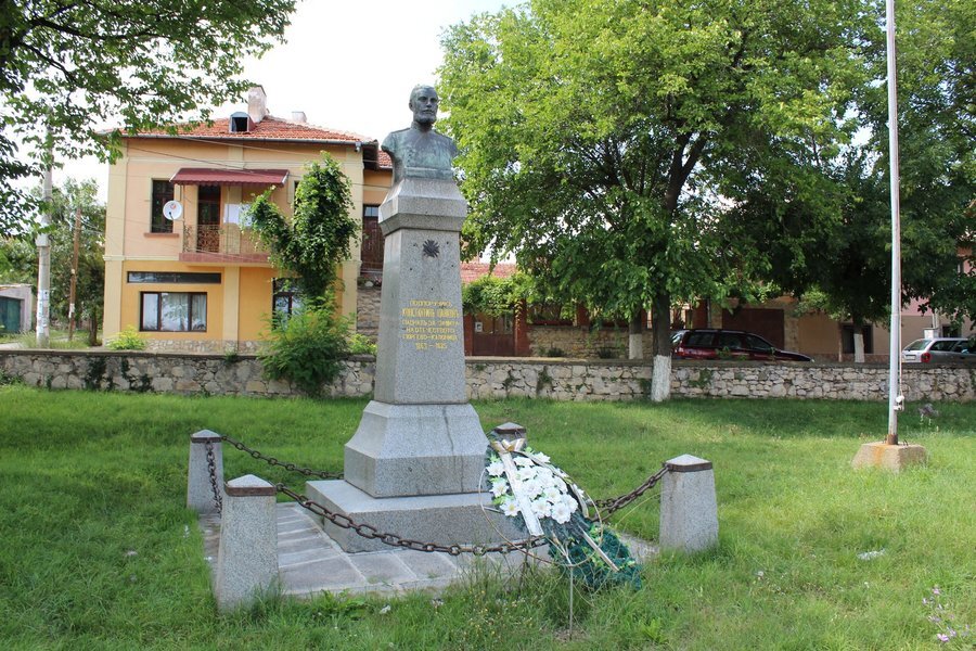 Паметник на подпоручик Константин Цанков - Радомир