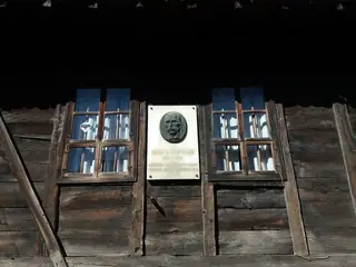 Паметна плоча на Иван Момчилов - Елена — Елена