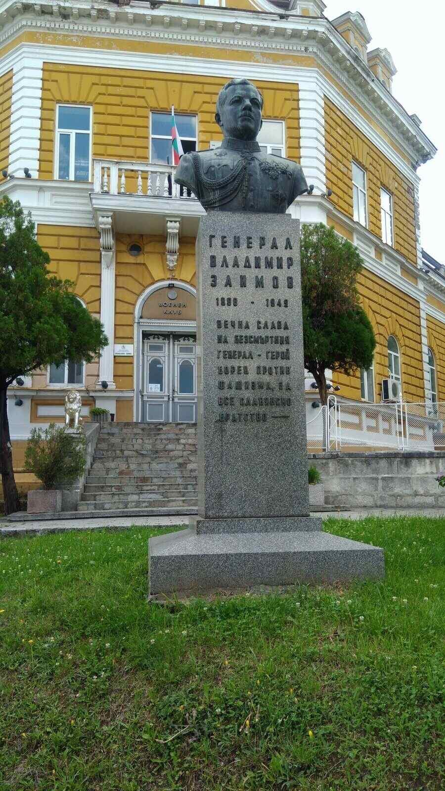 Паметник на Владимир Заимов - Шумен