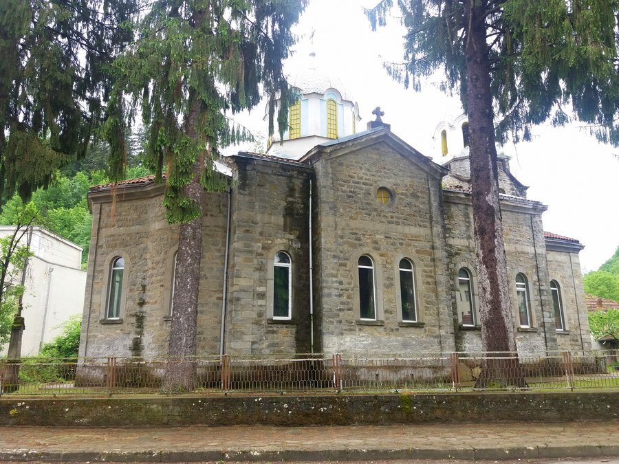 Църква "Св. вкчк Димитрий Солунски"- с.Стоките