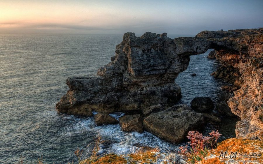 Скалната арка - с.Тюленово