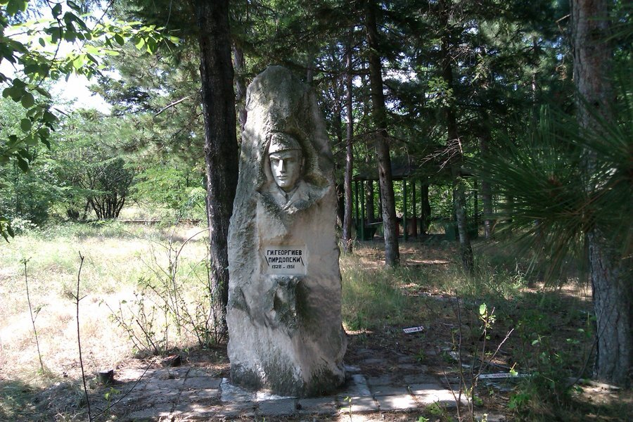 Паметник на Георги Пирдопски - с.Мезек