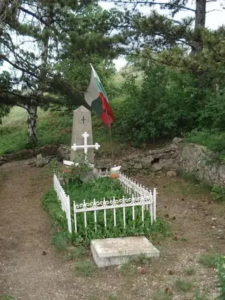 Гроб на неизвестен четник — Лозен