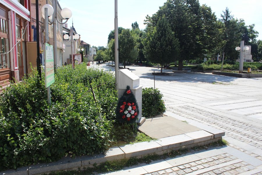 Паметна плоча на Васил Левски - Лом