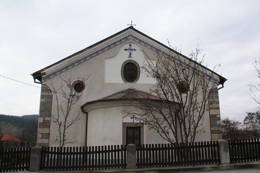 Църква "Свети Архангел Михаил" - Чавдар