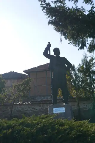 Паметник на Нейчо Калъчев - Клисура — Клисура