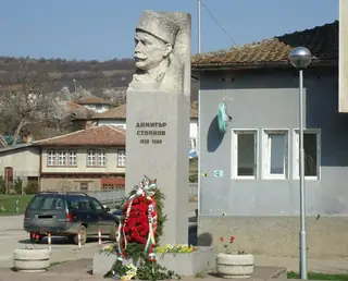 Паметник на Димитър Стоянов - с.Церова кория — Церова кория