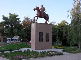 Паметник на Хан Аспарух - Стрелча — Стрелча