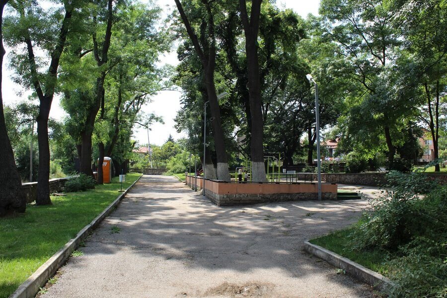 Градски парк при Младежки дом - Радомир
