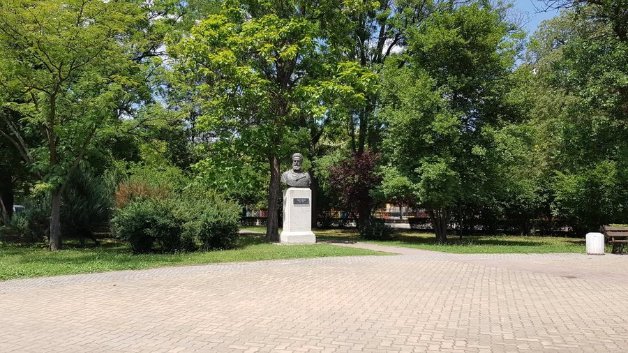 Бюст-паметник на Христо Ботев - Димитровград