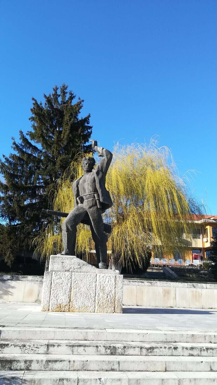 Паметник на загиналите - Мирково