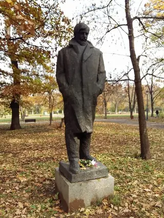 Паметник на Димчо Дебелянов - София — София