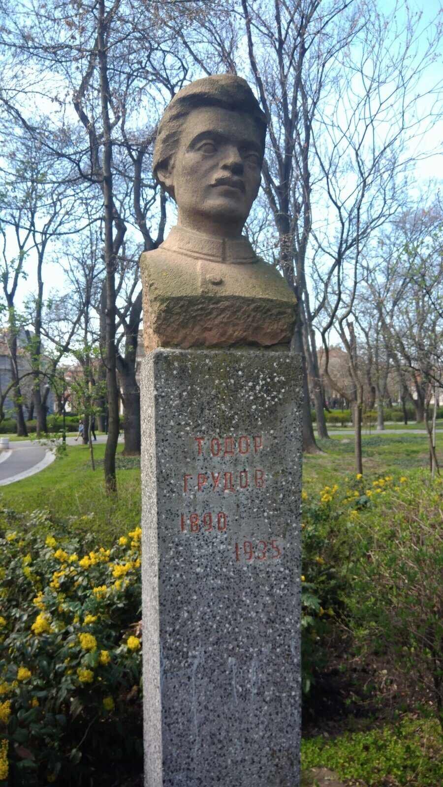 Паметник на Тодор Грудов - Бургас