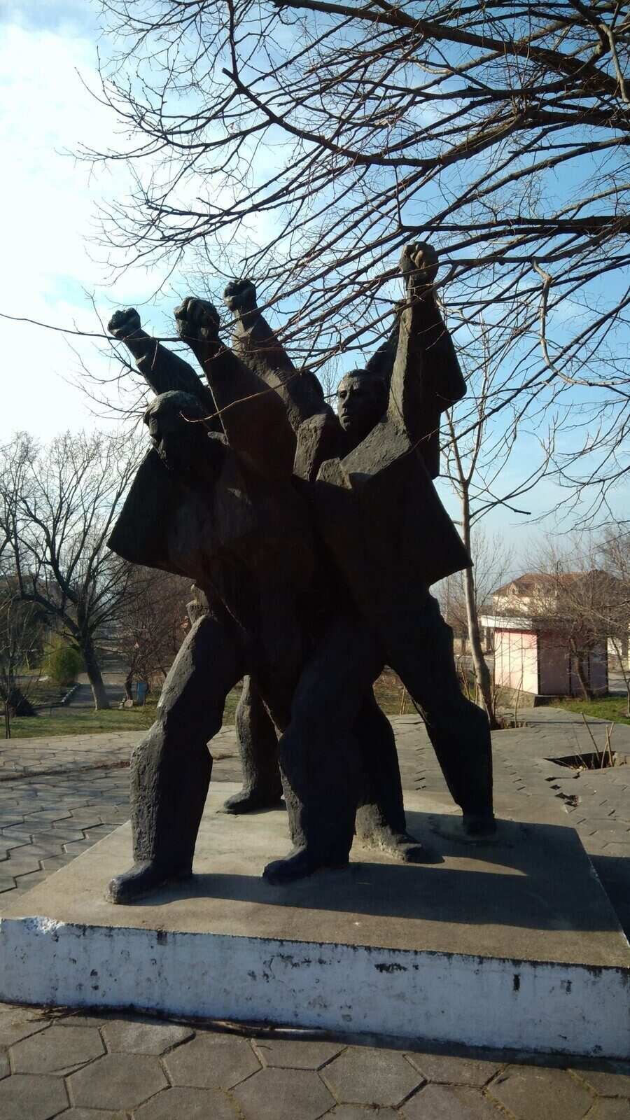 Паметник "Бунт" - Шивачево