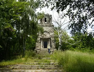 Паметник-костница на Александър Стамболийски - Славовица — Славовица