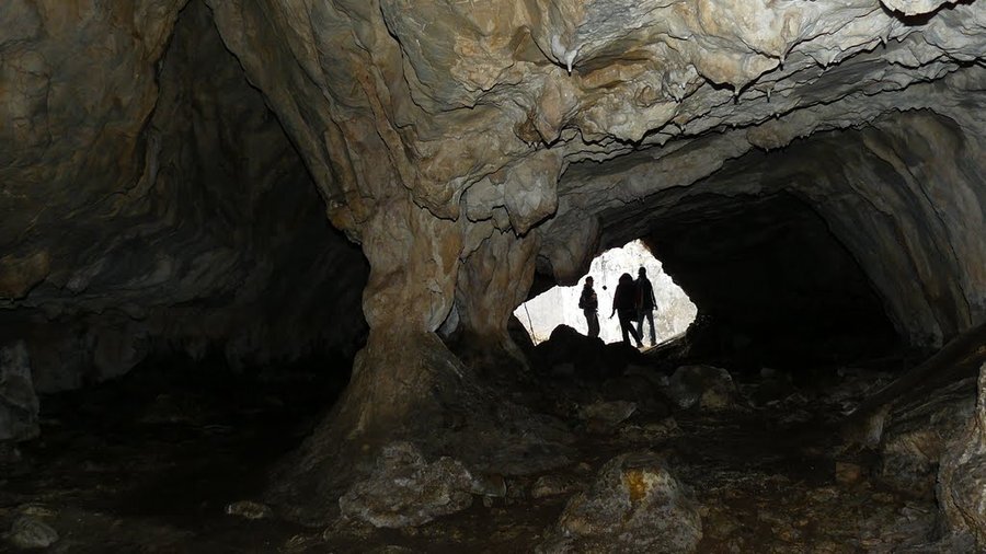 Пещера "Свинската дупка" - Гара Лакатник